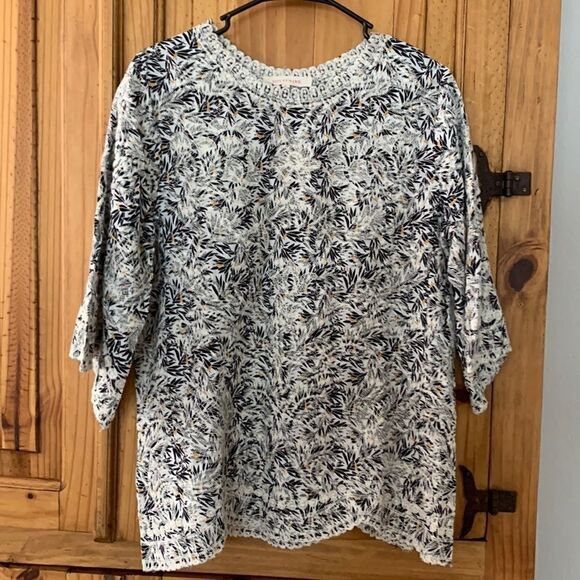 ***** 5 for $25 NWOT Solitaire Beautifully Embroidered Top - Picture 1 of 5